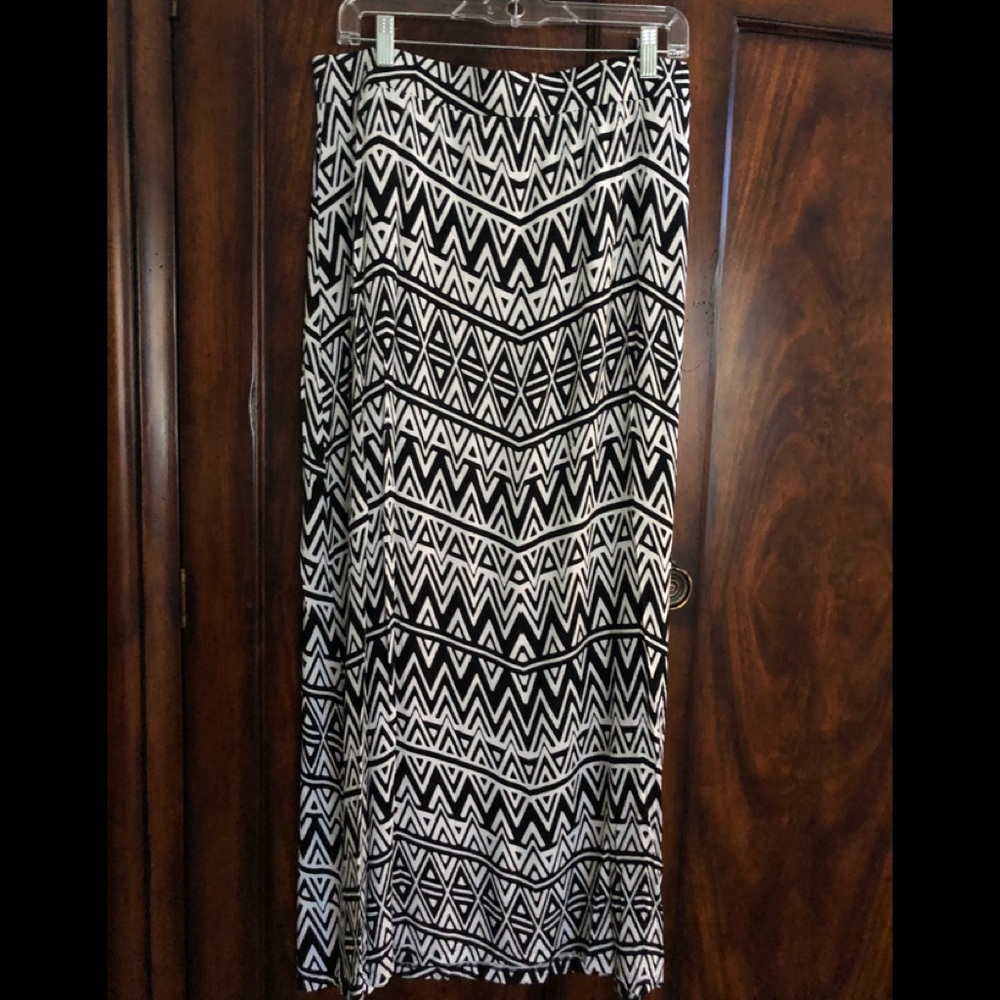 APT 9 skirt